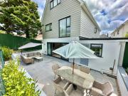 Sea Breeze - Luxury Four Bedroom Home With Garden - Poole - Walking Distance to Seafront