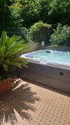 Rapallo 2-Bed Apt Sleeps 5 with Hot Tub