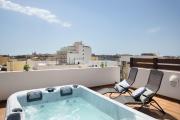 Sunlit Stylish Penthouse with Hot Tub - Close to Sliema Promenade, St Julians & St Georges Bay