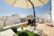 Sunlit Stylish Penthouse with Hot Tub - Close to Sliema Promenade, St Julians & St Georges Bay