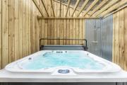 Killorglin Irish Pub With Hot Tub That Sleeps 19
