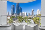 Surfers Paradise Studio, Short Walk to Beach - Hosted by Coastal Letting Co.