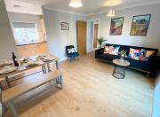 2 Bedroom Flat near Redhill train station, easy access to Gatwick & London 2 Bedroom Flat near Redhill train station, easy access to Gatwick & London