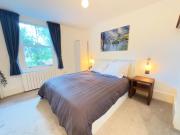 Hotel boutique style studio with Kitchen, Huge Shower, King bed