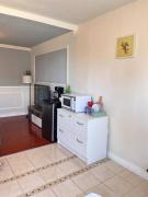 Studio Living,Quiet Neighborhood, Near Airport