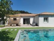 Jolie villa au calme avec piscine