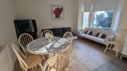 Entire 2 Bedroom Cosy Flat Near City Centre Entire 2 Bedroom Cosy Flat Near City Centre