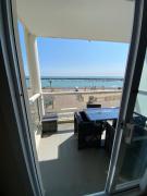 Appartement vue sur mer et le port