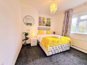 Lovely 3 Bedroom house Entire House and Parking