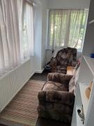 Apartament Sory ,la 200 de metri de hoteluri,ștrand ,terase,are toate utilitățile inclusiv internet wireless,cablu tv, priveliște spre munte și hoteluri