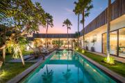 Villa Lileo - Stunning & Bright Luxury 4BR Villa 5 Minutes to Berawa Canggu, Perfect for a Relaxing Getaway