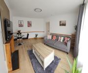Spacious 4-Bed Home Free Parking, Private Garden - EcuaStay