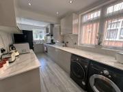 Luxurious House in Luton with free parking