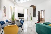 High-End 2-bedroom in The Center with Balcony