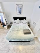 Studio - Sleeps 2 - Parking - Wifi