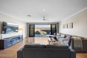 Charming group getaway - 9 mins to Burleigh beach
