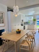 Bright Stylish Home in trendy Ecclesall, 6pp, free parking Bright Stylish Home in trendy Ecclesall, 6pp, free parking