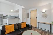 CozySuites - 1BR with Direct Skybridge Access #4