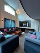 Lujosa Casa - Jacuzzi - BBQ - 15 min Aeropuerto