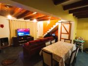 Cabaña cerca del lago y supermercados mayoristas.