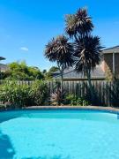 Holiday Villa pool garden