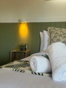 The Highlander Motel - 24HR Check In