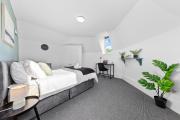 Spacious 4BR Apartment in Central Brixton, Ideal for Groups, Sleeps 10
