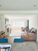 Luxe 5 bed house in Guildford. Morden amenities Luxe 5 bed house in Guildford. Morden amenities
