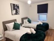 Abbey Wood Serviced Apartment 3BRH Free Wi-Fi Parking Tea and Coffee Abbey Wood Serviced Apartment 3BRH Free Wi-Fi Parking Tea and Coffee