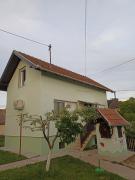 Kуђа на језеру