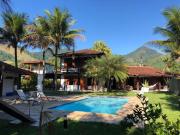 Casa especial com piscina e jardim