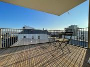 Studio harmonieusement aménagé avec parking et terrasse vers la cité du vin