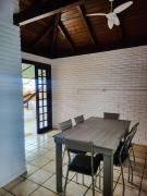 Sobrado com 3 quartos, 350mt da Praia de Canas