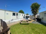 4 Sandringham, Patrington Haven, Hot Tub, Private garden & Parking