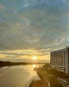 Ancient Riverbank 2BR River View Walk to City