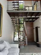 Casa cristal 3 pisos Arbolada