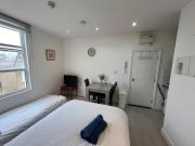 Small Studio Flat Uxbridge Road Small Studio Flat Uxbridge Road