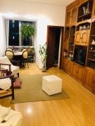 Lindo quarto com cama de casal em Copacabana