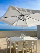 Attico con terrazza vista mare Attico con terrazza vista mare