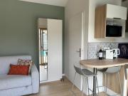 Studio vue piscine au calme près des vignes