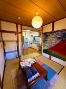 4 minute walk from the station,USJ33min KIX48min Namba10min, Convenience store, coin laundry, public bath,1 minute walk Kitakagaya INN OSAKA , 6 ppl, Near Namba to 10min,駅近徒歩4分一軒家貸切北加賀屋駅からなんば駅まで10分