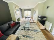 Spacious 3 Bed home near the M4