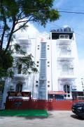 Meridian Rooms and Service Apartment