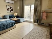 استديو أنيق بجلسة خارجية جميلة