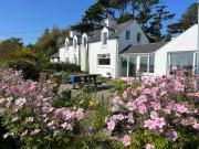 Pier Cottage with private water access to Colla Pier