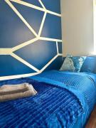 5 bedroom-9 beds- 3bathrooms- 2FREE parking spots