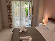 EliasNest Evterpi - Διαμέρισμα με σοφίτα και κήπο στο κέντρο της Καλαμάτας