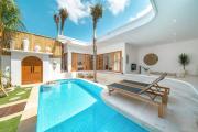 Villa TOLOSA - NEW Modern & Luxury 3BR - Central Canggu Beach
