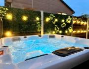 Rose Cottage with Hot Tub