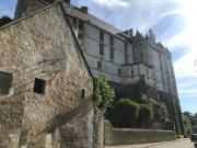 Maison au pied du château